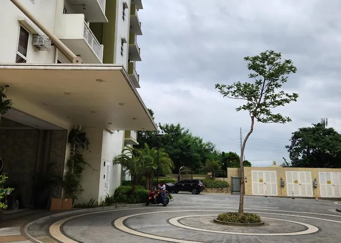 Spacious 1br 5min Walk To Ayalamall Clvlf At The Celandine Apartamento Manila