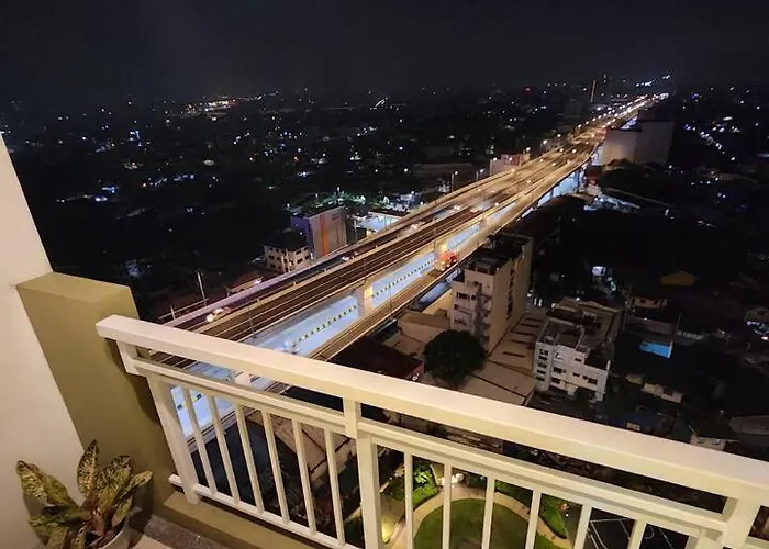 Apartamento Spacious 1br 5min Walk To Ayalamall Clvlf At The Celandine